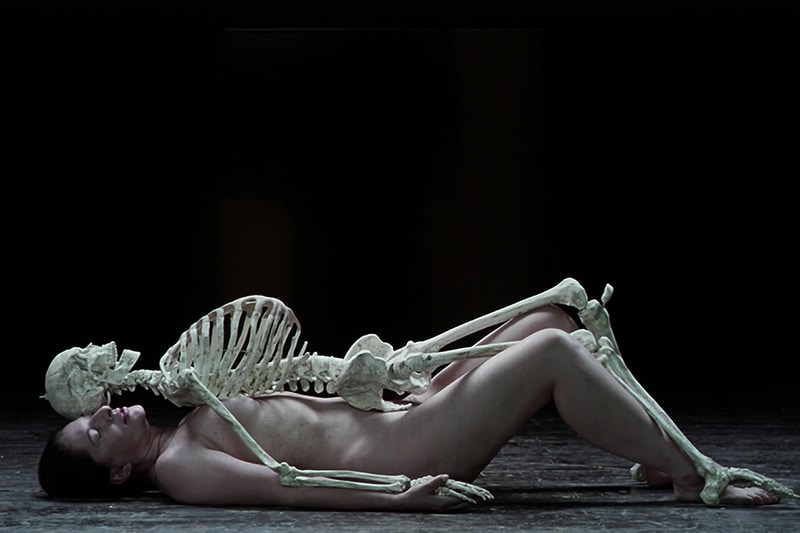 Nude with Skeleton (2002), presented at Entering the Other Side | Photo: Jan F. Lindsø